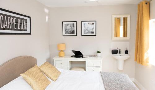 Standard Double Room with Shared Bathroom