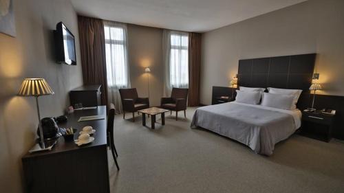 Senior Suite