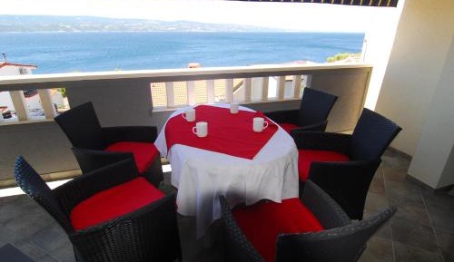 Two-Bedroom Apartment with Balcony and Sea View