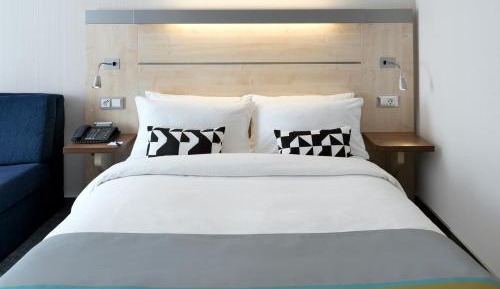 Standard Queen Room - Top Floor