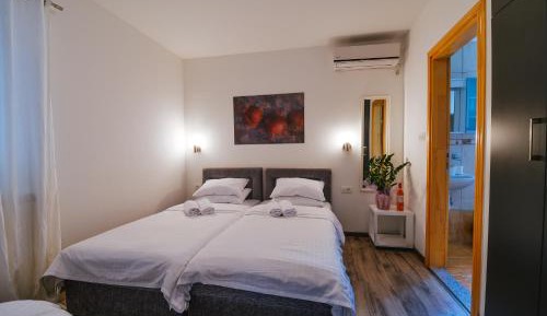 Studio (3 Adults + 1 Child)