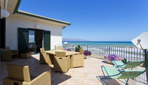 Three-Bedroom House - first floor terrace