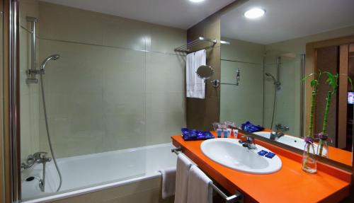 Double Room (2 Adults)
