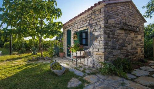 One-Bedroom Holiday Home