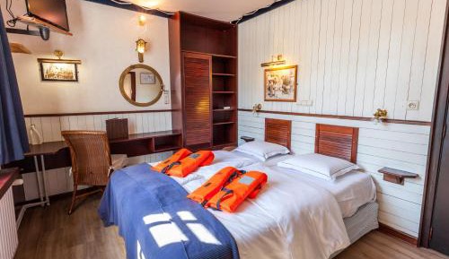 Cruise Cabin - Garden View