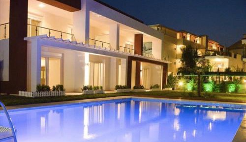 Apartment with Pool View 