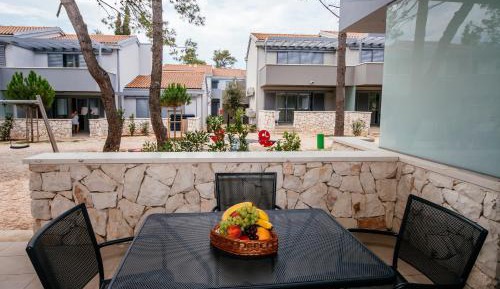 Superior One-Bedroom Apartment (4 Adults)