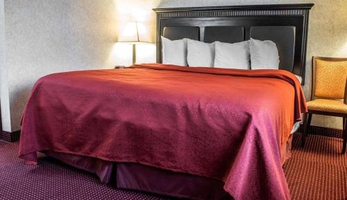 King Room with Hot Tub - Non-Smoking