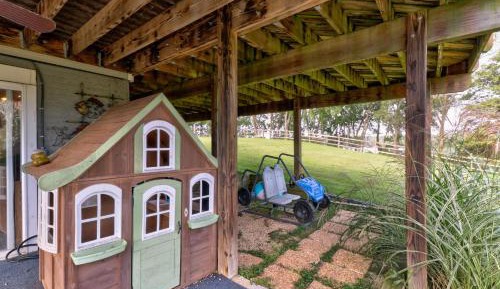 Five Bedroom Holiday Home