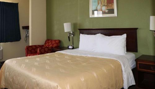 Queen Room - Accessible/Nonsmoking