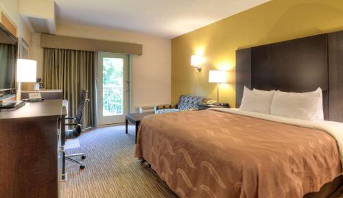 King Suite with River View - Non-Smoking