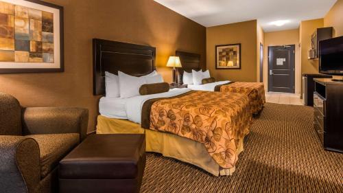 Queen Room with Two Queen Beds and Work Desk - Non-Smoking