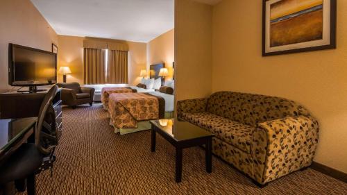 Queen Room with Two Queen Beds and Sofa Bed - Non-Smoking