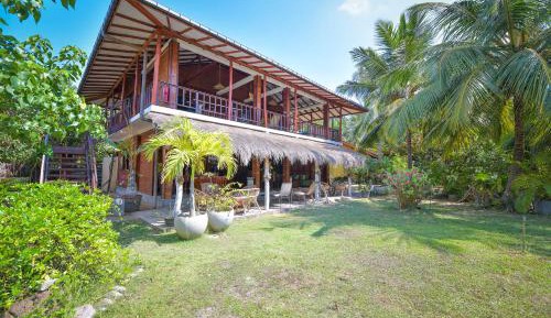Four-Bedroom Villa with Free 24 hours Check-in & Check-out