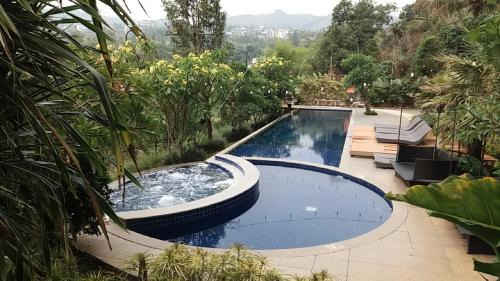 Apartment with Mountain View