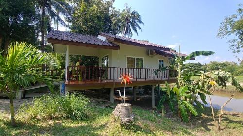 Bungalow - Water Front 