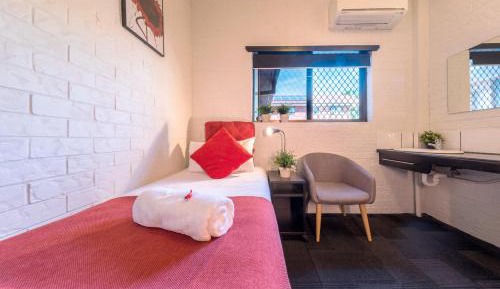 Budget Single Room with Shared Bathroom