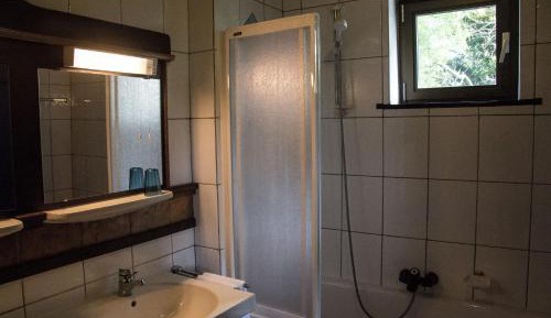 Family Room (2 Adults + 2 Children)