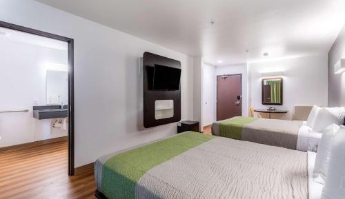Deluxe Queen Room with Two Queen Beds - Non-Smoking
