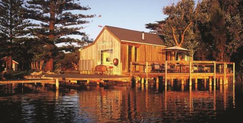 Boathouse One-Bedroom Cottage with River View