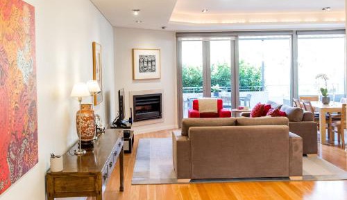 Aquila One-Bedroom Apartment
