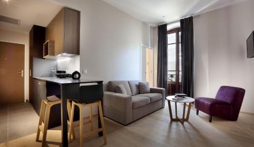 Apartment with Mountain View