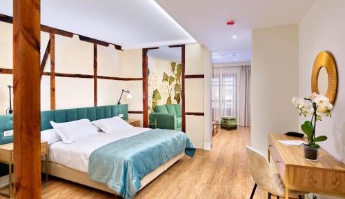 Suite with City View