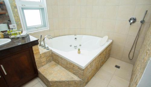 1 Bedroom Beachfront  Grand Suite - Oceanview