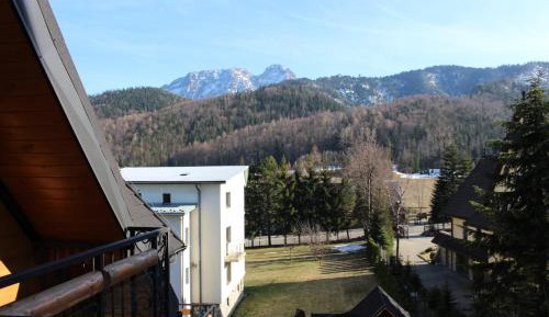 Apartment with Mountain View