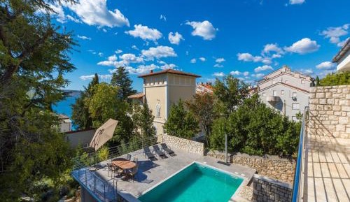 Five-Bedroom Holiday Home