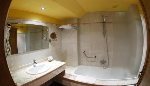 Triple Room (2 Adults + 1 Child)