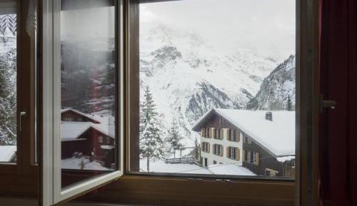 Apartment with Balcony and Mountain View