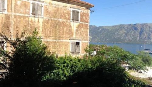 Deluxe Double Room with Side Sea View