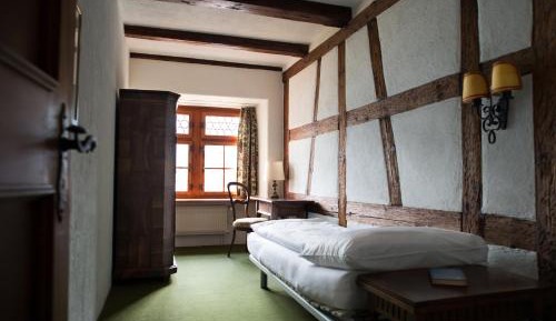 Single Room with Private Shower and Shared Toilet