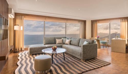 One-Bedroom Taal Suite