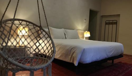 Deluxe Room (2 Adults + 1 Child)