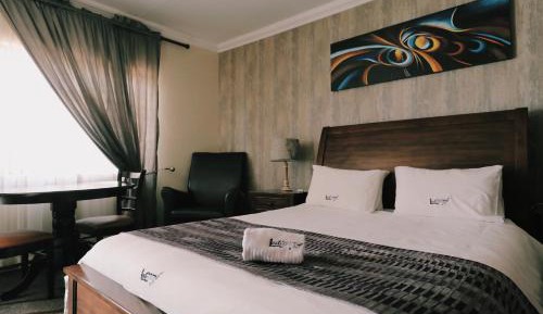 Standard Queen Room