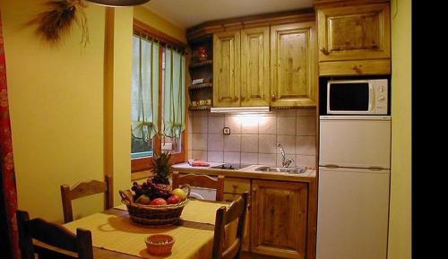 One-Bedroom Apartment  (2-4 Adults) - Avenida Zaragoza 7 -B