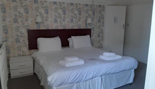 Family Room (2 Adults + 1 Child)