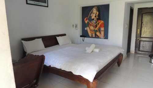 Deluxe Double Room (2 Adults + 1 Child)