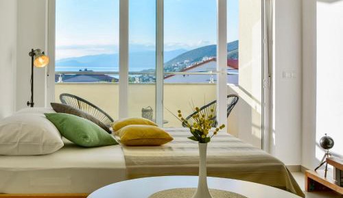 Studio Apartment with Sea View