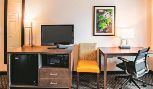 Double Room with Two Double Beds and Bath Tub - Mobility/Hearing Accessible - Non-Smoking