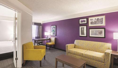 Deluxe King Suite