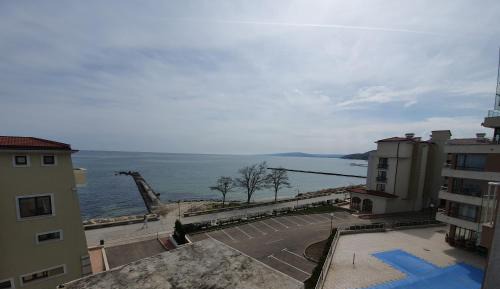 One-Bedroom Apartment with Sea View