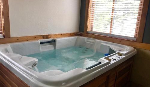 Cottage with Hot Tub #7