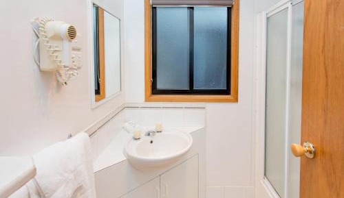 Superior 2 Bedroom Poolside Cabin - Sleeps 6