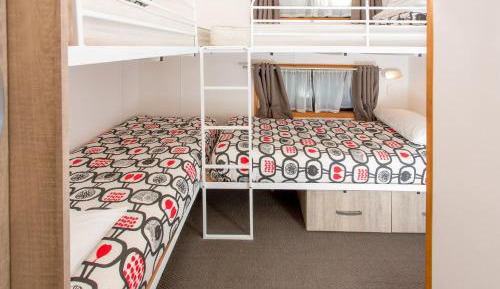 Deluxe 3 Bedroom Riverfront Cabin - Sleeps 8