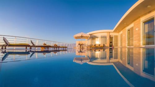 Villa - Beach Front