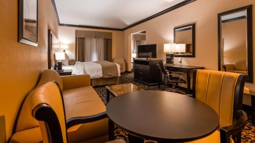 King Suite with Whirlpool - Non-Smoking