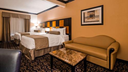 Queen Suite with Two Queen Beds